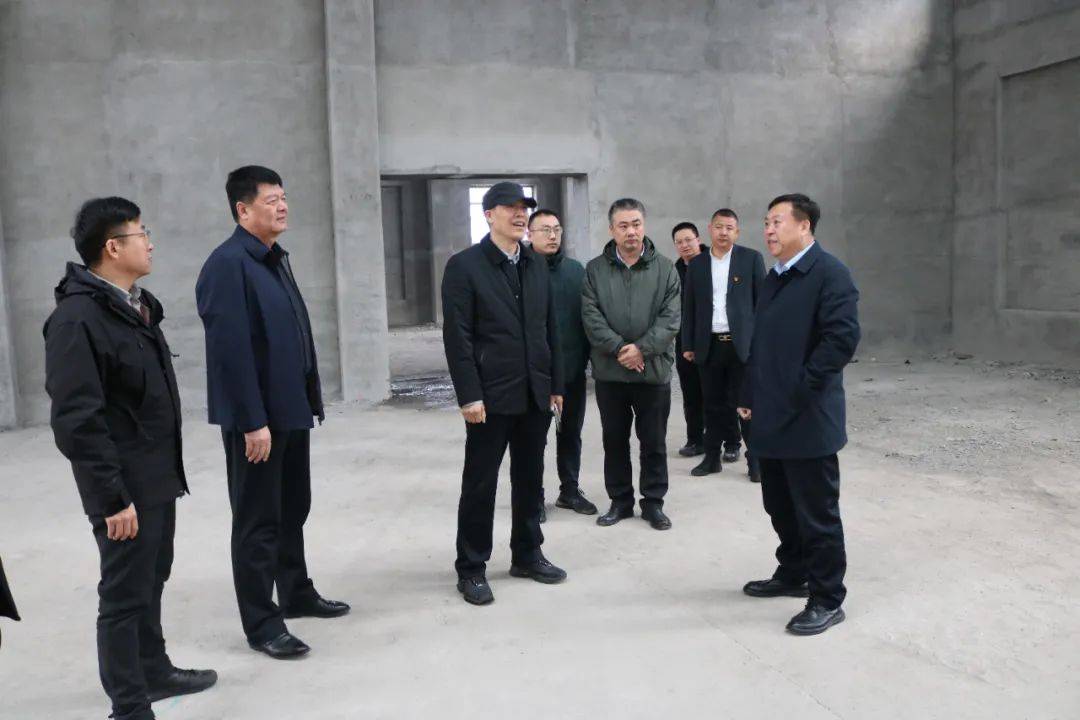 3月27日,龙江森工集团林农产业部副部长赵桂安等一行4人到沾河林业局