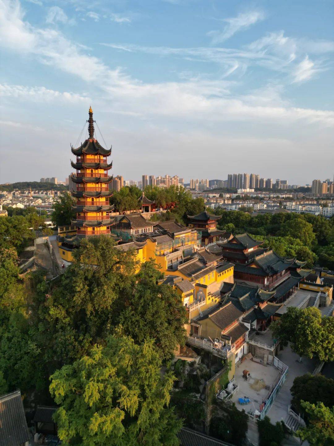 选择使用日期>填写游客信息>提交订单>完成支付 宜游镇江·文艺拾光