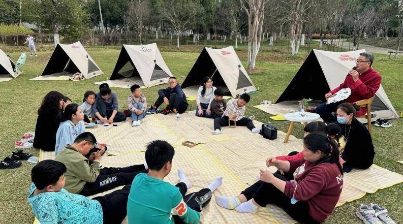 六安市图书馆春日上新阅游伴读包搭起帐篷图书馆