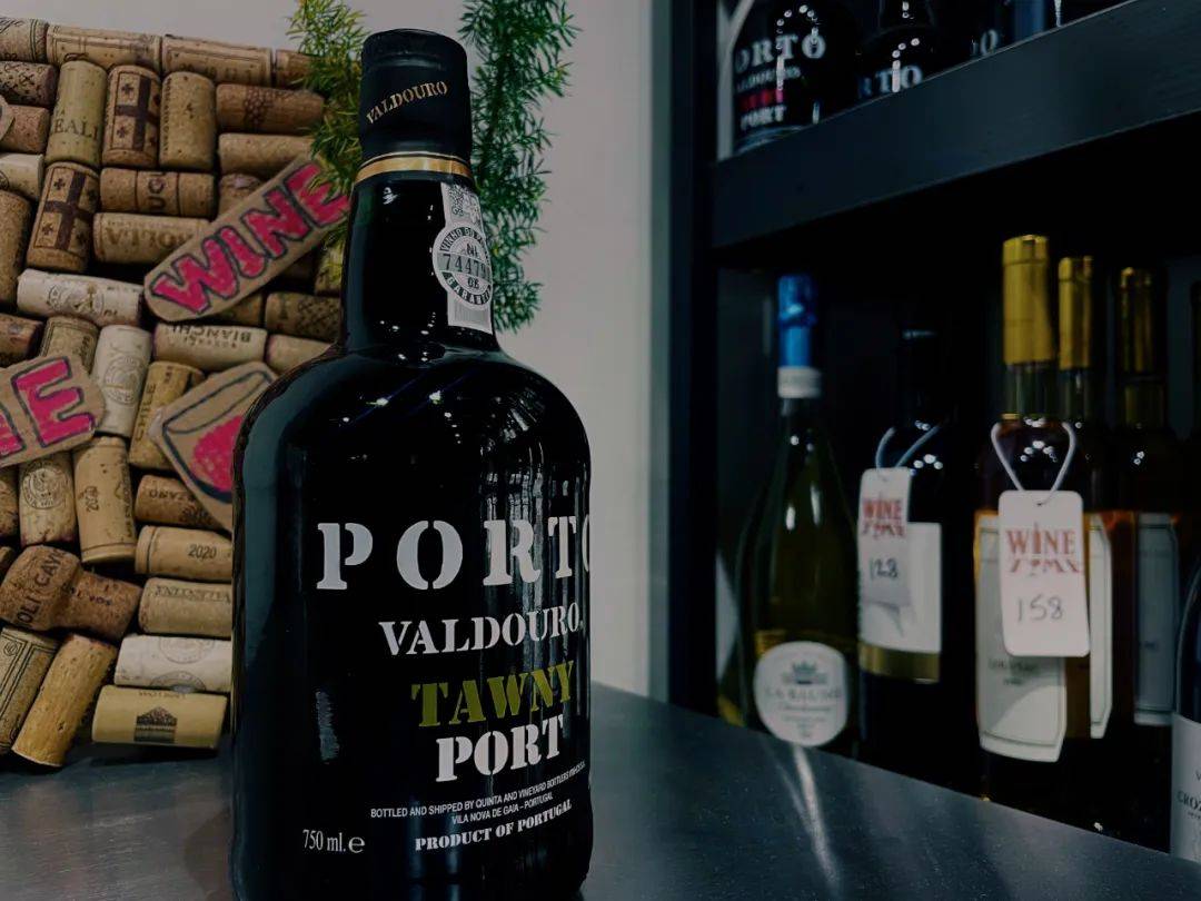 英国人钟爱的加强型葡萄酒波特酒也在 wine time 呈现,这种相对甜腻的