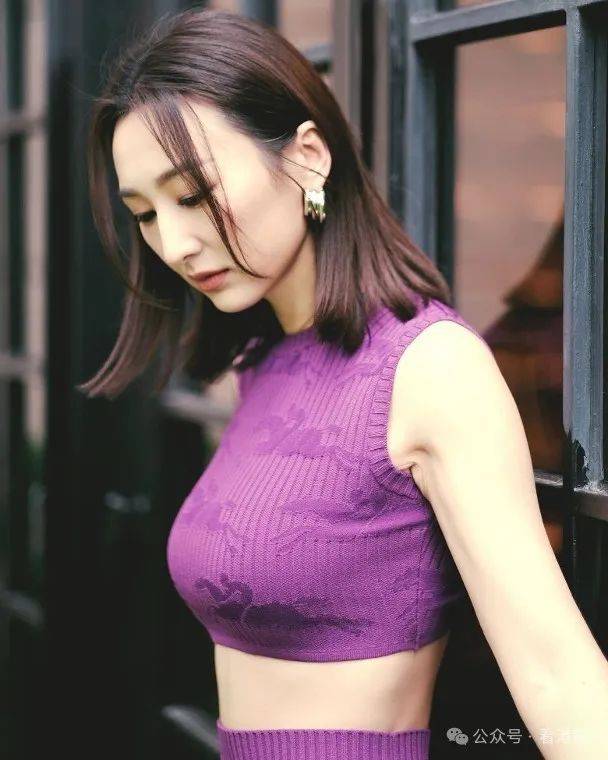 高海宁露腰骚s形曲线 上围激凸震撼眼球_ling_事业_mua