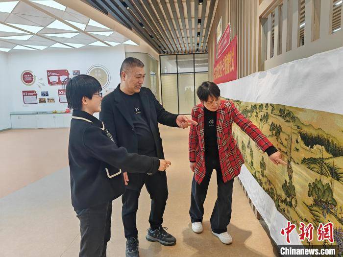 浙江夫妻11年绣28米清明上河图赠予家乡