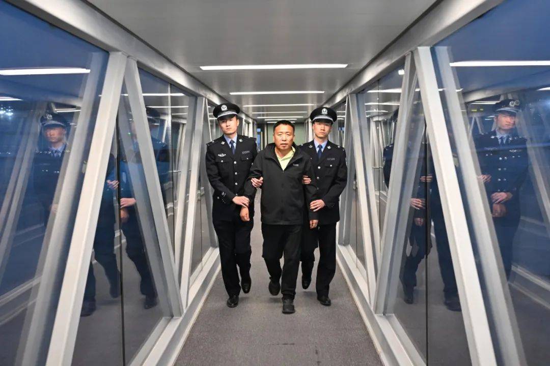 郭柏春境外落网并被遣返回国