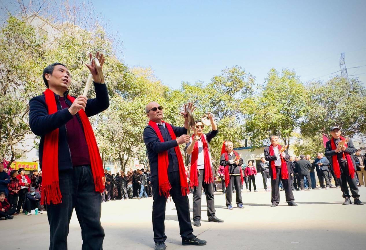 西安南里王村:威风锣鼓"鼓"出 乡村振兴精气神