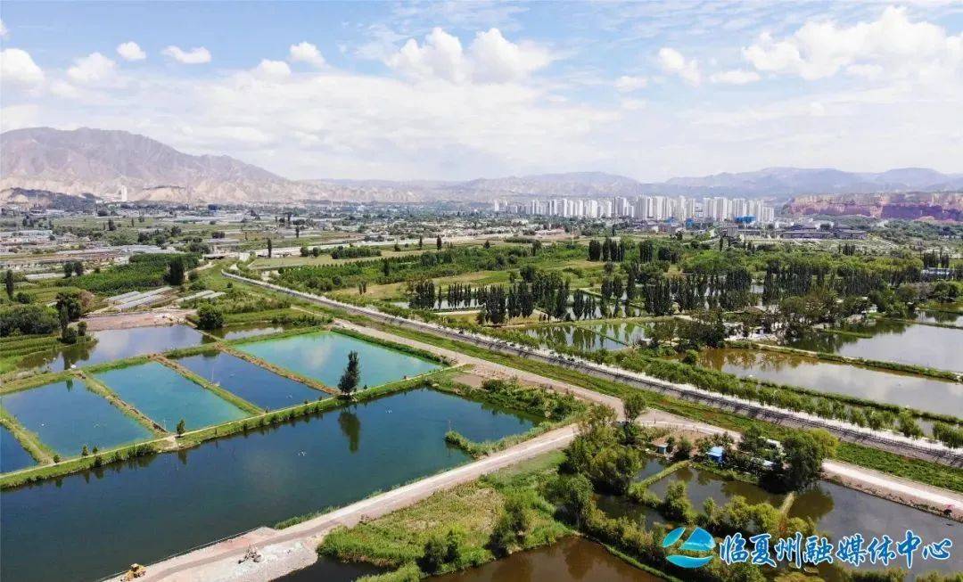 建筑面积71860平方米,位于临夏世界地质公园北部,毗邻刘家峡水电站和