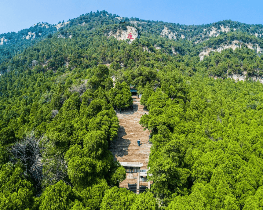 灵岩寺景区灵岩寺景区,五峰山景区共同欣赏长清景区的绚丽盛景吧～快