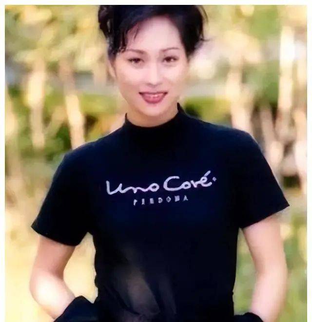 刘晓庆前夫陈国军3婚2离52岁再做爸爸大儿子陈赫是他的骄傲