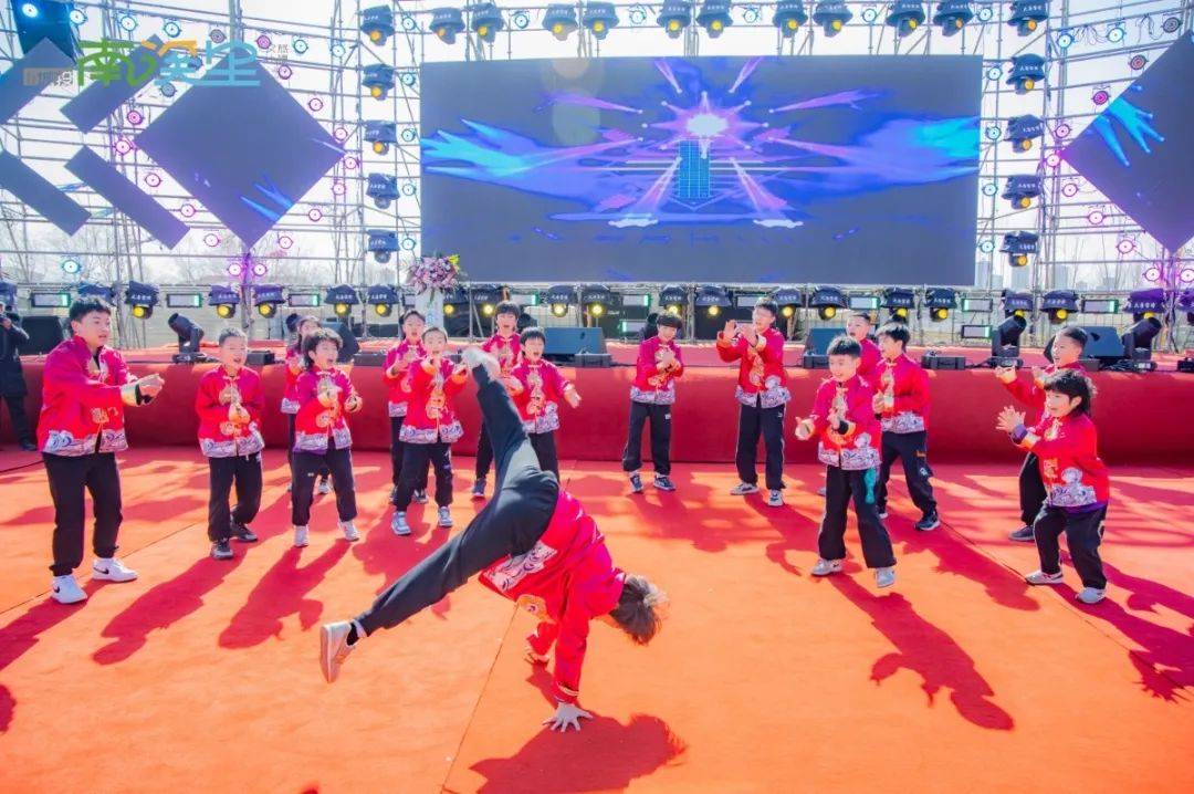 持续到4月6日风筝·音乐·杂技·蹦迪……嗨起来!___