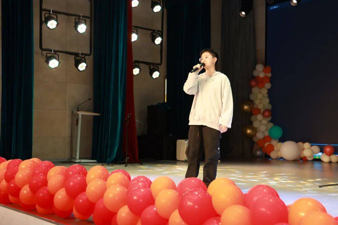 创新点亮狂欢——七宝中学第十七届暨浦江分校第一届狂欢节顺利举行