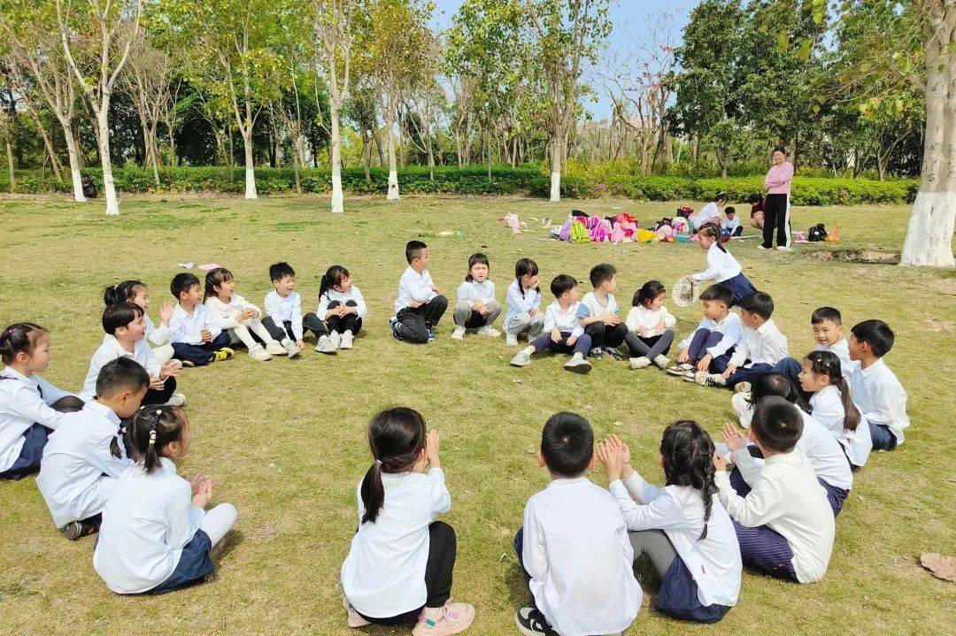 【学园动态】追风拾野,乐享春趣——马甲意绥中心幼儿园春游活动