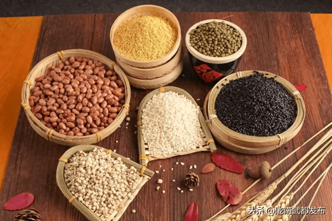 他对饮食的理解,还停留在那句老话上:"吃粗粮,身体棒.""