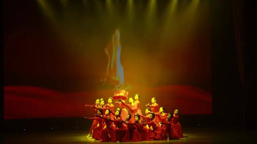 令人眼前一新的是,节目《能源强国畅想曲》是由中国石油大学(华东)