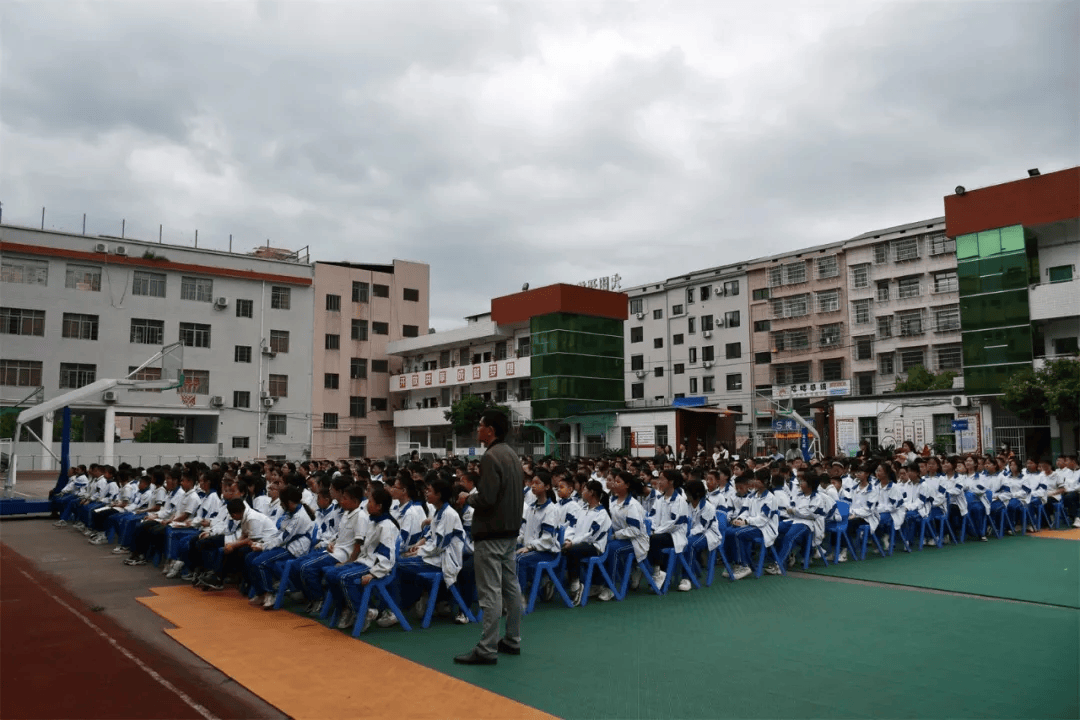 大田一中举行奖学金学科竞赛奖励颁奖表彰大会