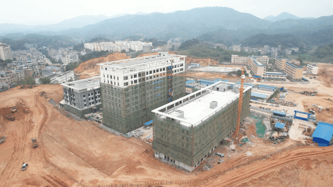 浦北县人民医院城东分院铆足干劲抢工期赶进度确保项目建设有序推进