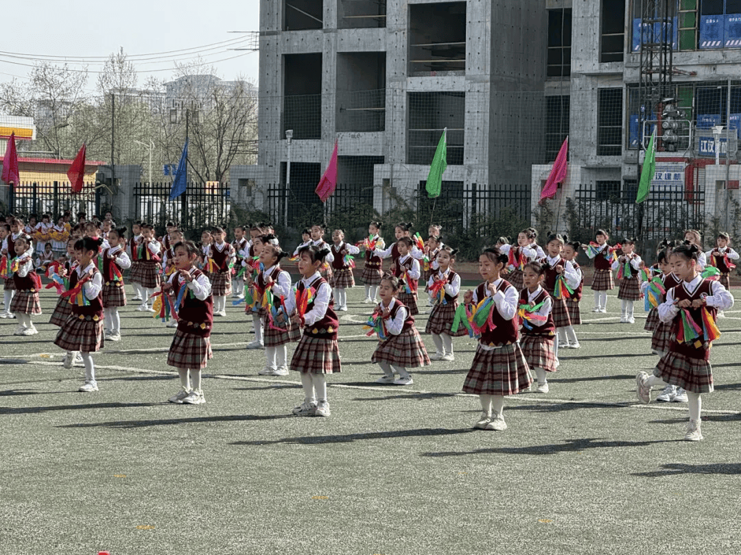 阳光赋能健康成长五育并举绽放华彩未央区大白杨小学2024年春季运动会