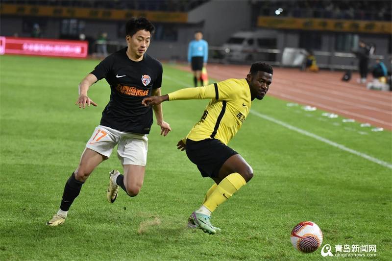 青岛海牛两粒进球被判无效中超首次青岛德比青岛西海岸队拿下胜利
