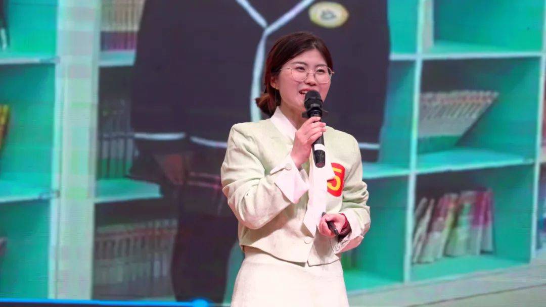 案例答辩展示环节,老师们沉着应对,尤其是面对棘手的班级突发事件处理