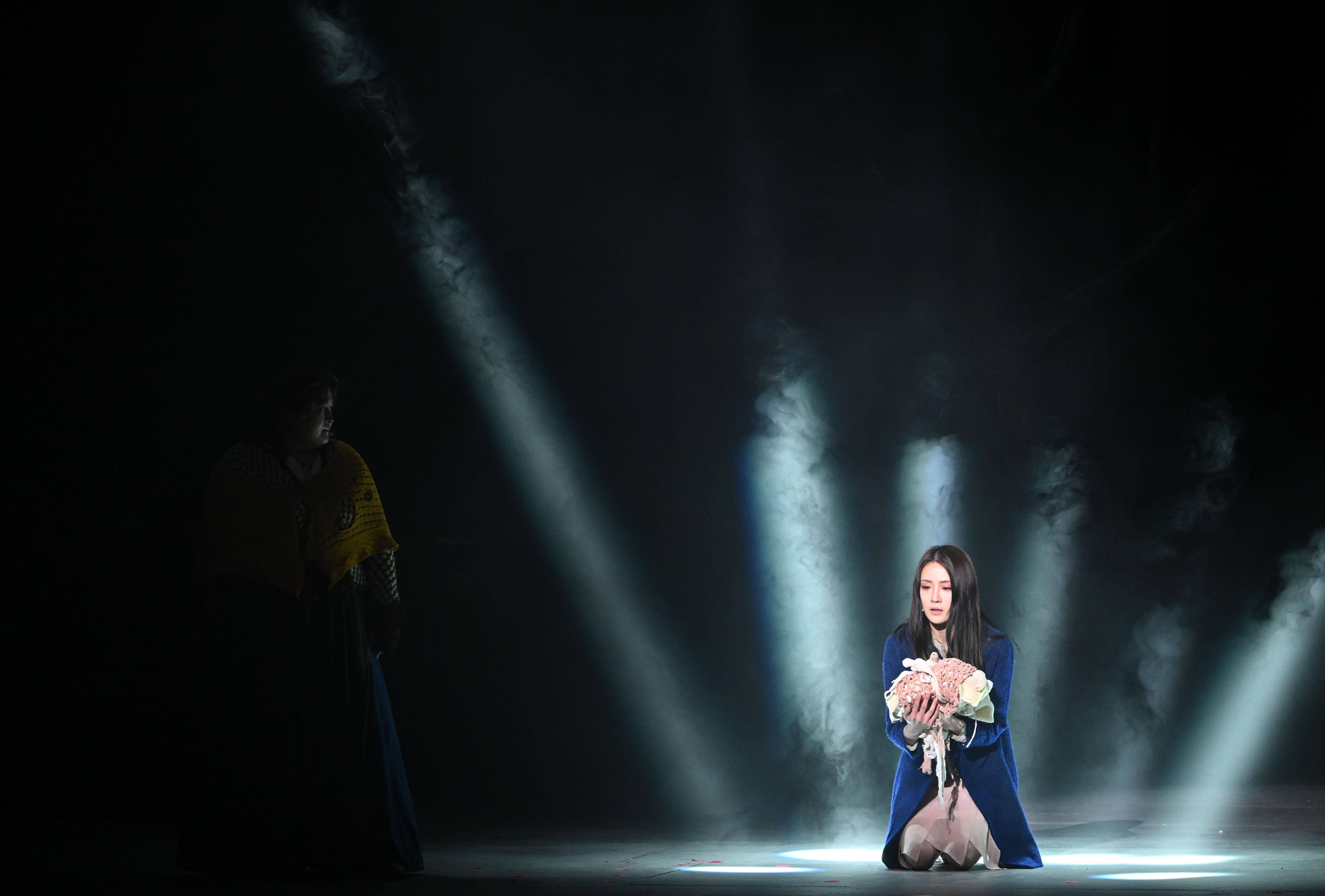 央华版话剧悲惨世界在南京上演