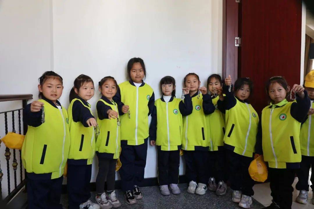 梅郎逐梦一年级追光研学萤石之光