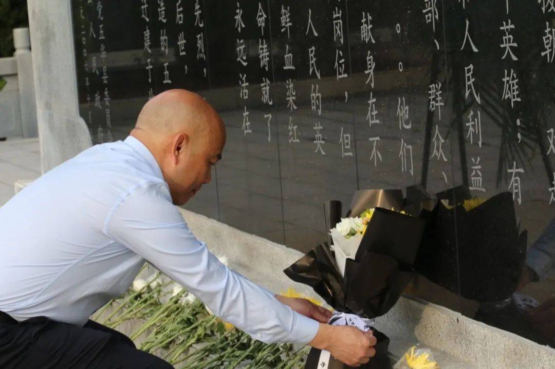 缅怀先烈忆初心砥砺奋进祭忠魂五华县高级中学开展清明节祭奠革命烈士