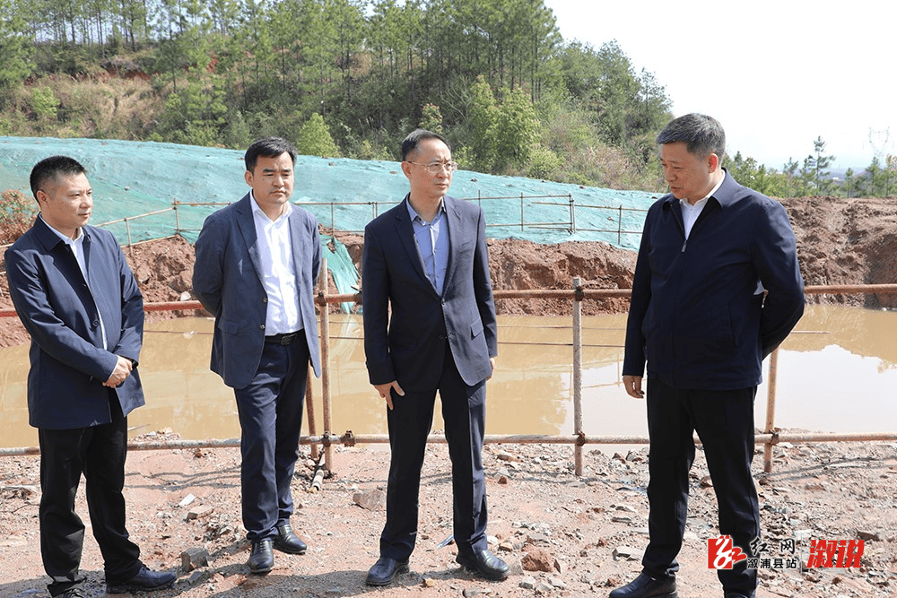 县政府办,县城管执法局,县农业农村局,县自然资源局,卢峰镇等部门参加