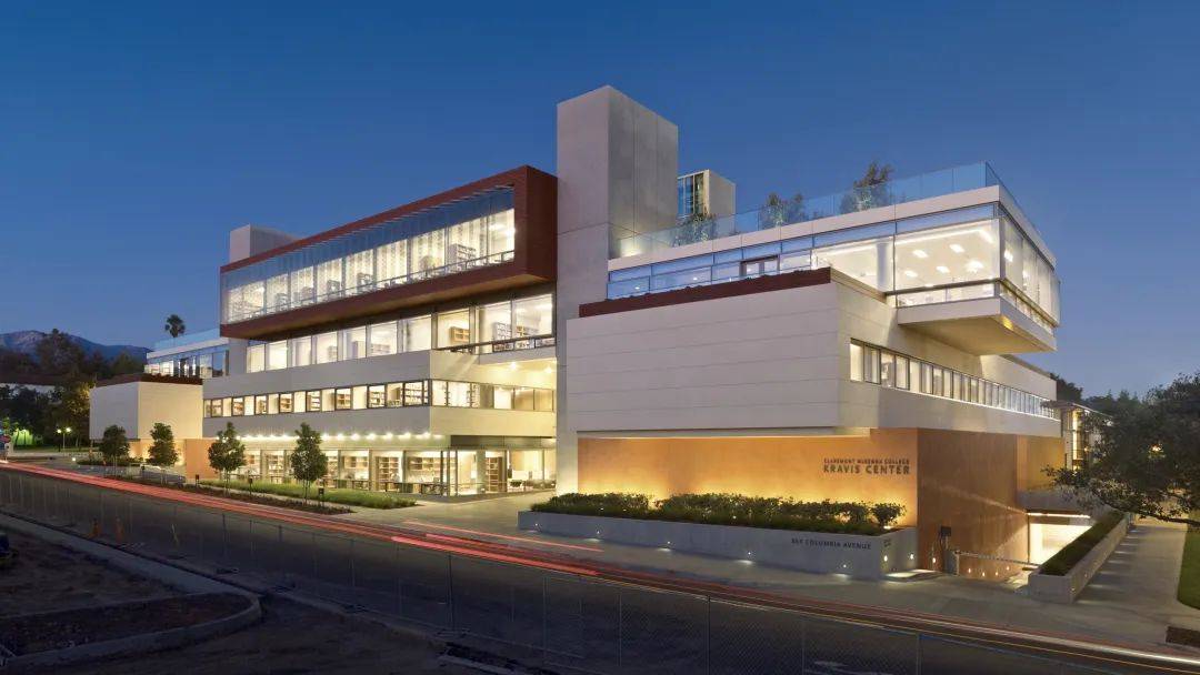 不过,美国综合大学的申请难度对于艺术生而言还是很高的,不仅对过往的