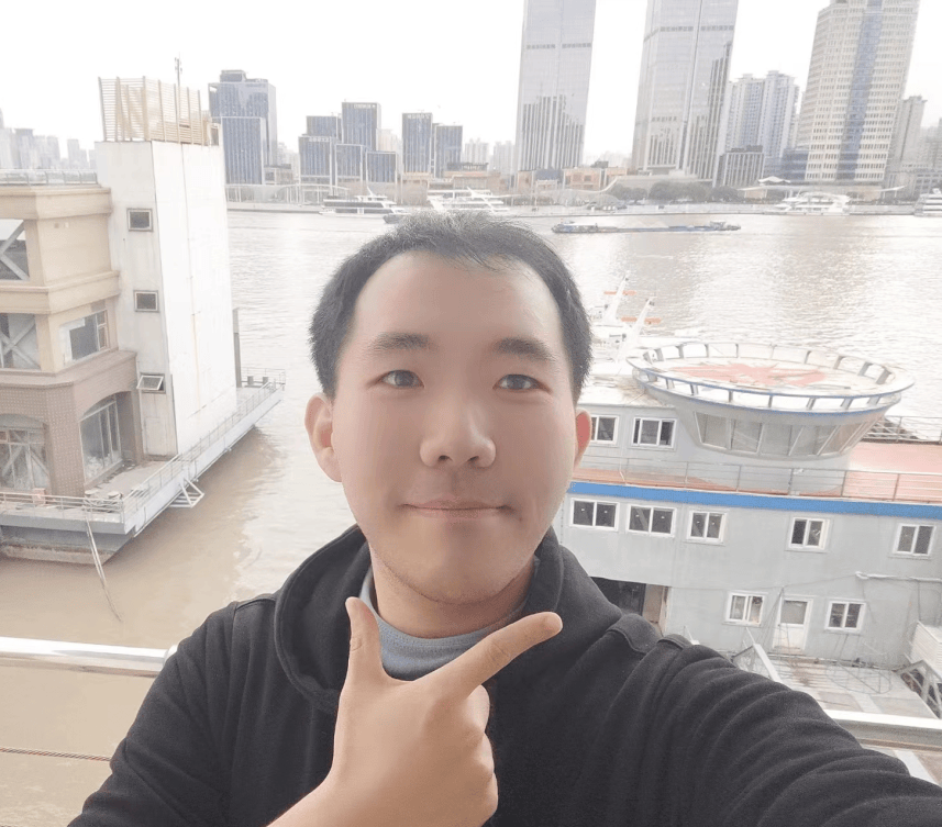 让我们认识这7位感动申城的暖男