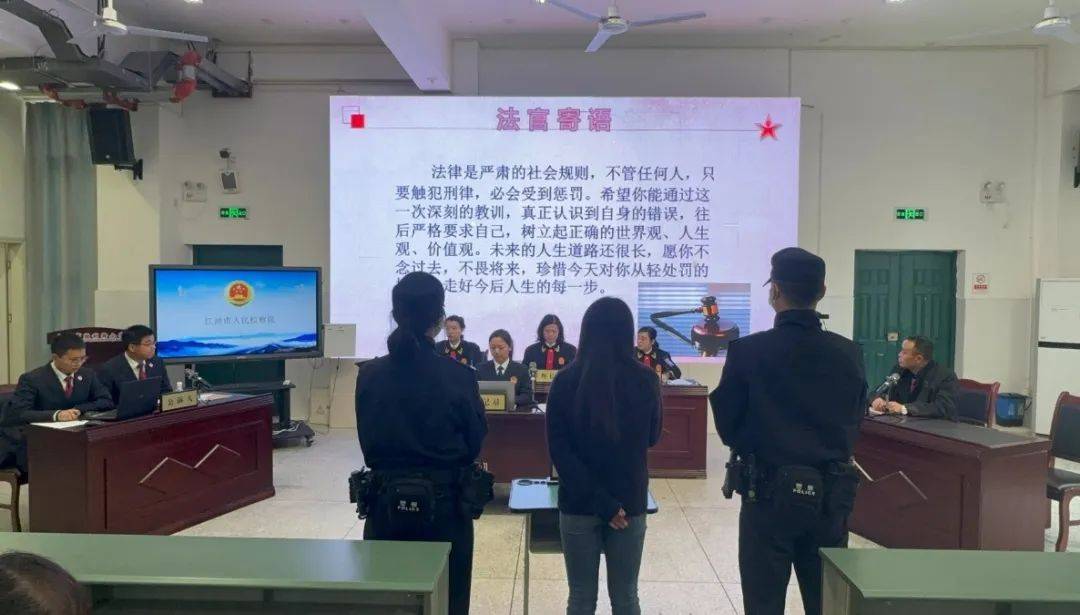 绵阳市涪城区检察院:"熊猫未士·心港湾"未检团队来到杨家中学,为全校