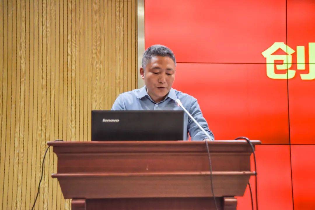 致欢迎词沙市中学2021级年级组长王亚东主持开班仪式3月31日下午15:00