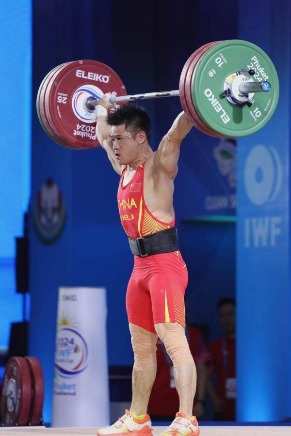 打破世界纪录李发彬举重世界杯夺两金