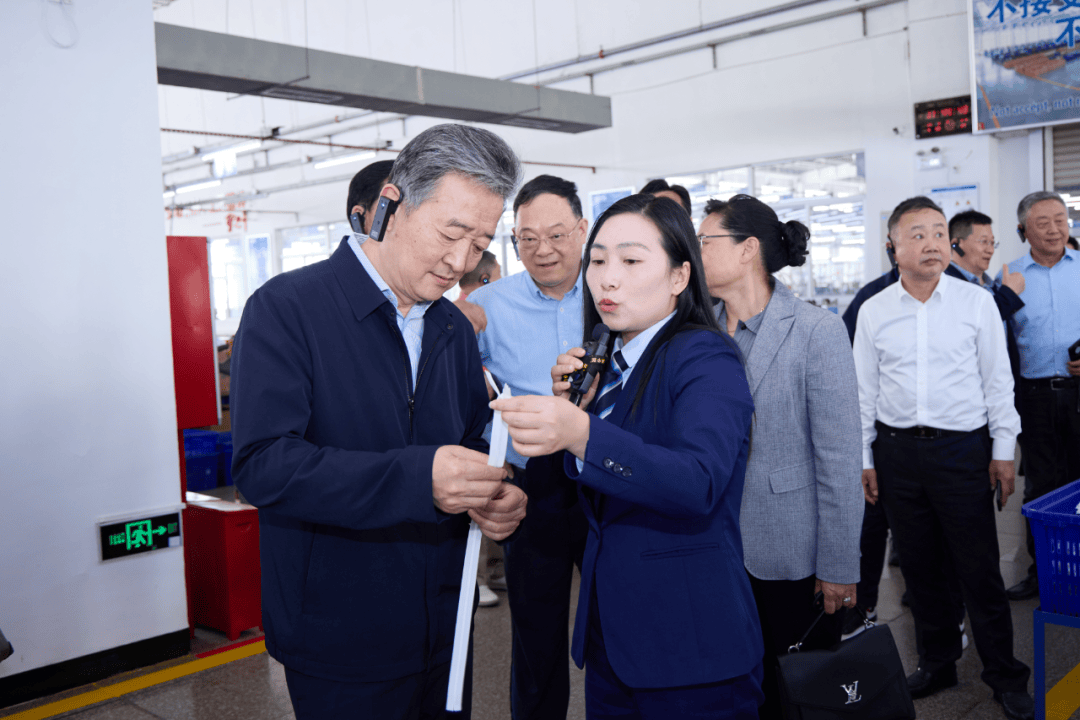 王刚出席民进中央开明画院,企联会专委会建设会议