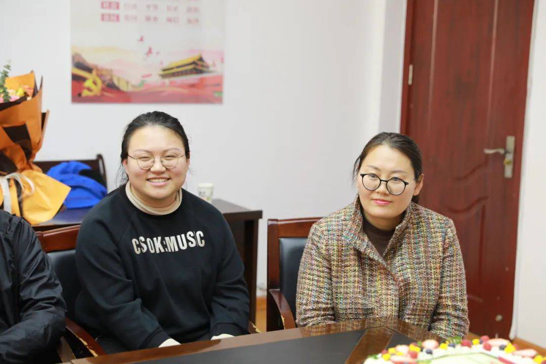 陈老师的徒弟王璇老师献上一首自己改编的歌曲《一路生花》,感谢师傅