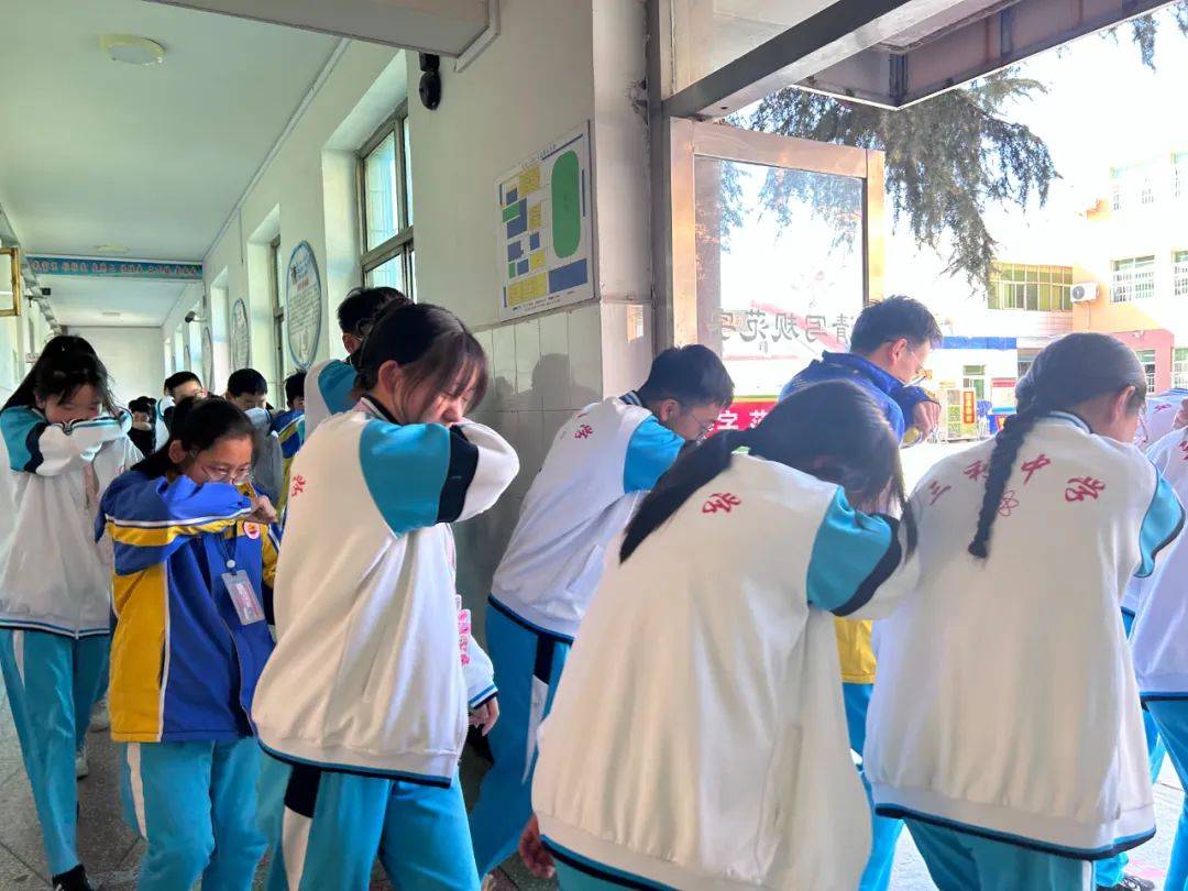 让安全行为成为一种习惯高阳三利中学消防应急疏散演练活动