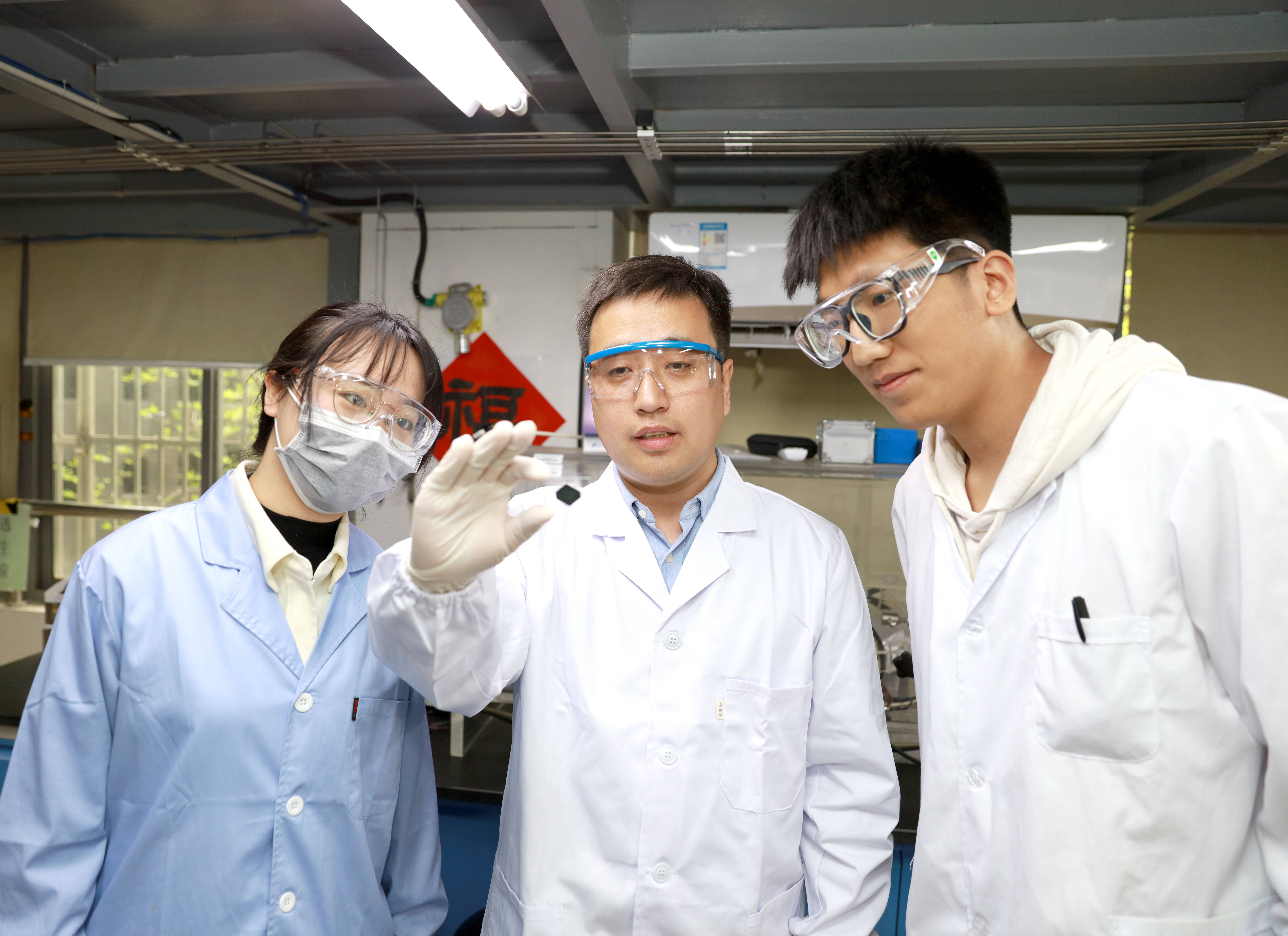 华东理工大学最新研究:晶体生长速率提高4倍,毫米级"