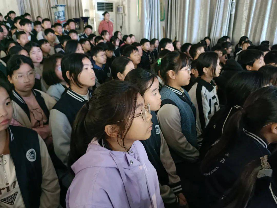 拒绝校园欺凌共建安全校园华龙区濮东街道司法所普法专员来我校进行