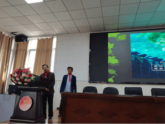 活动分为两部分,首先由罗开阳老师和饶昌东老师进行宣讲.