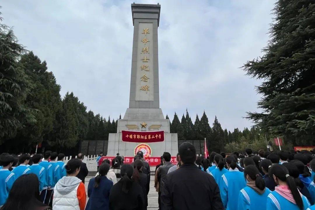 传承英烈精神 凝聚奋进力量_革命_活动_烈士陵园