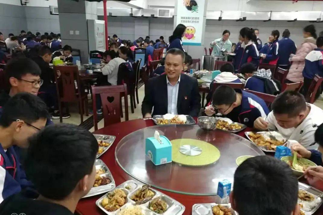 以学生健康为中心的教育理念,昆明市盘龙区明致实验中学结合本校实际
