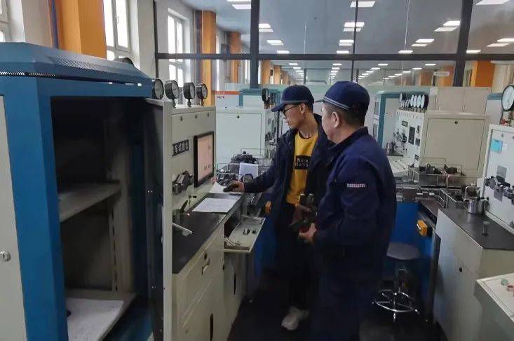 深入开展春季设备大检查鸡西检修车间严格贯彻"诚信修车"理念,严抓"三