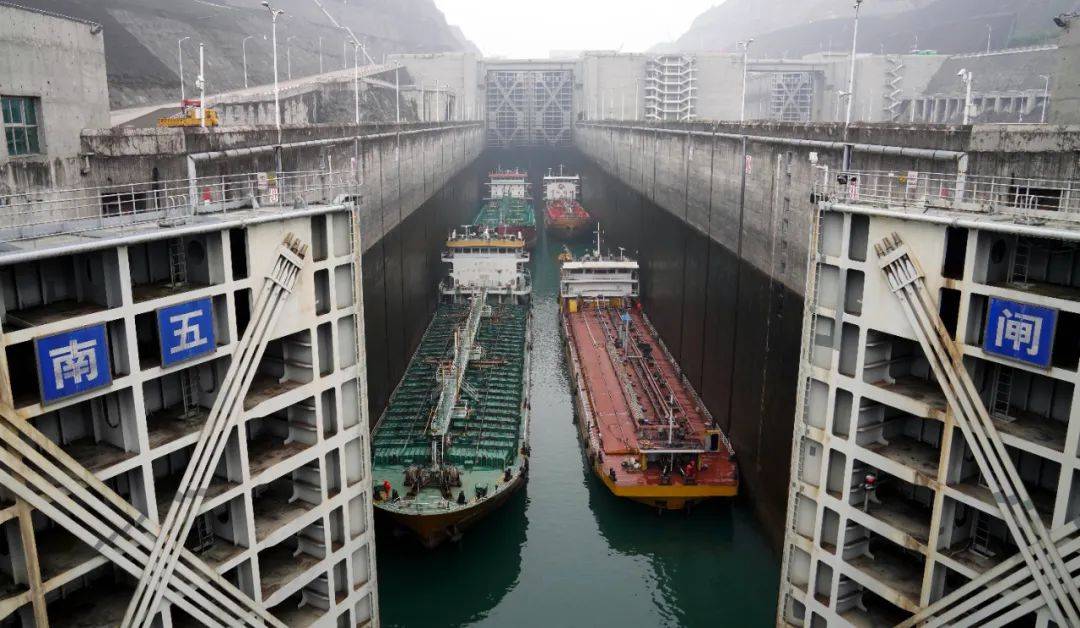 三峡船闸首季货运量破3000万吨 接近通航初期2004年全年货运总量_船舶