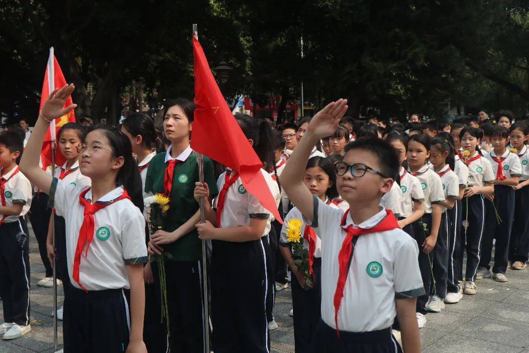 和慧东环玉州区东环小学开展我们的节日清明节祭英烈主题教育实践活动