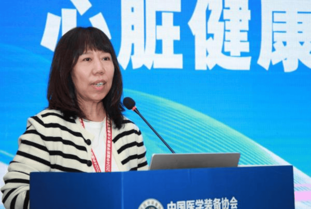 中国医学装备协会护理装备与材料分会副会长张凤勤,为这场以"大健康"