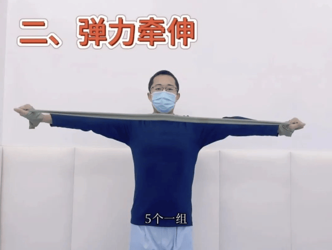 滨州市中医医院儿童康复科推出体姿体态训练之圆肩训练