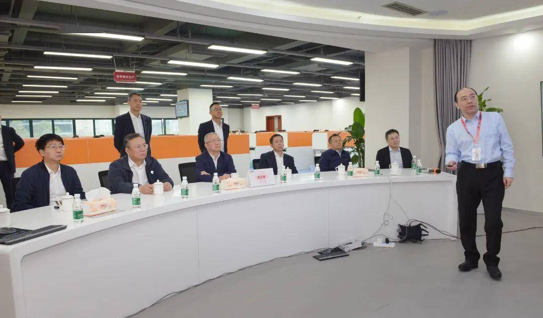 由联通集团公众客户销售中心总经理谭明接替黄晨出任四川联通新任总