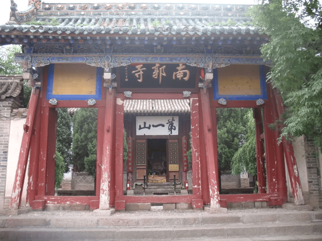 【南郭寺】国家4a级旅游景区,因坐落于天水城郭之南而得名,是少见的坐