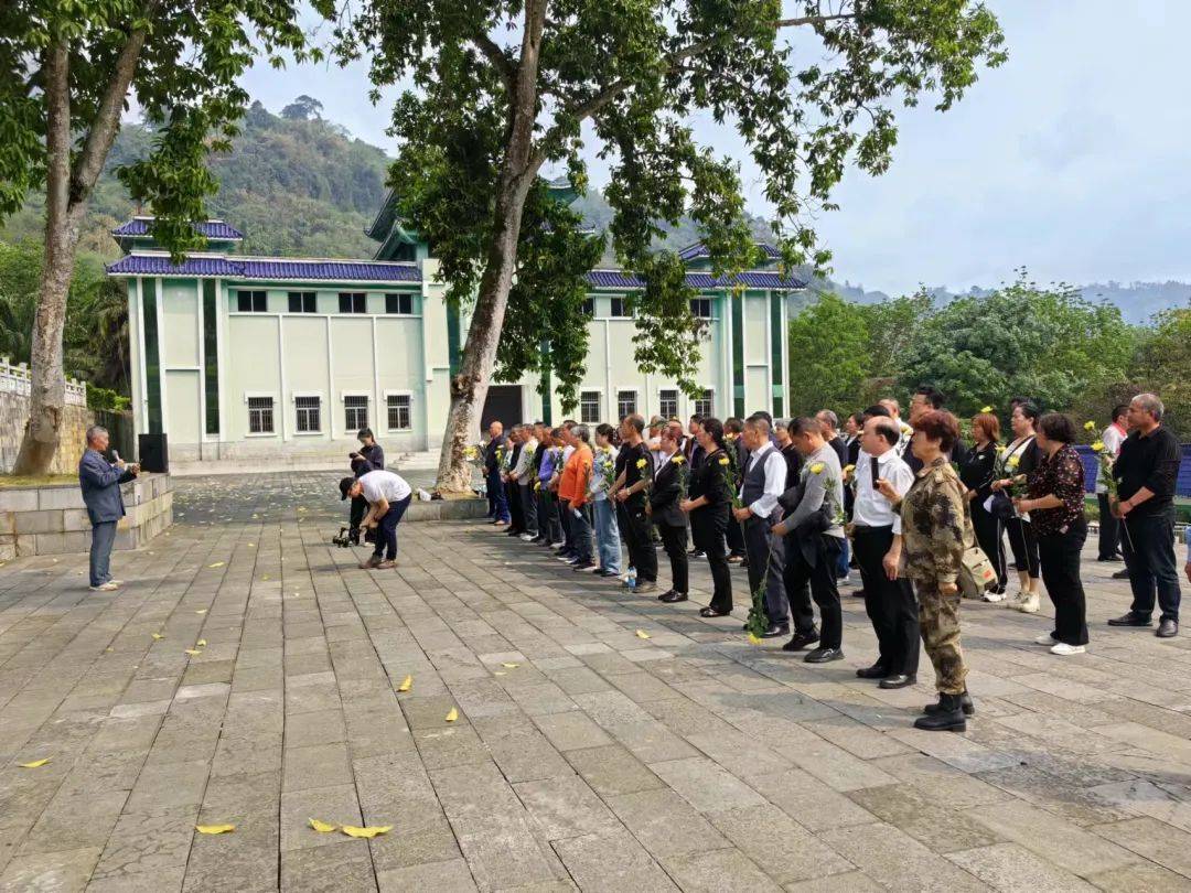 贵州组织烈士亲属代表前往广西云南开展祭扫活动侧记(二)_父亲