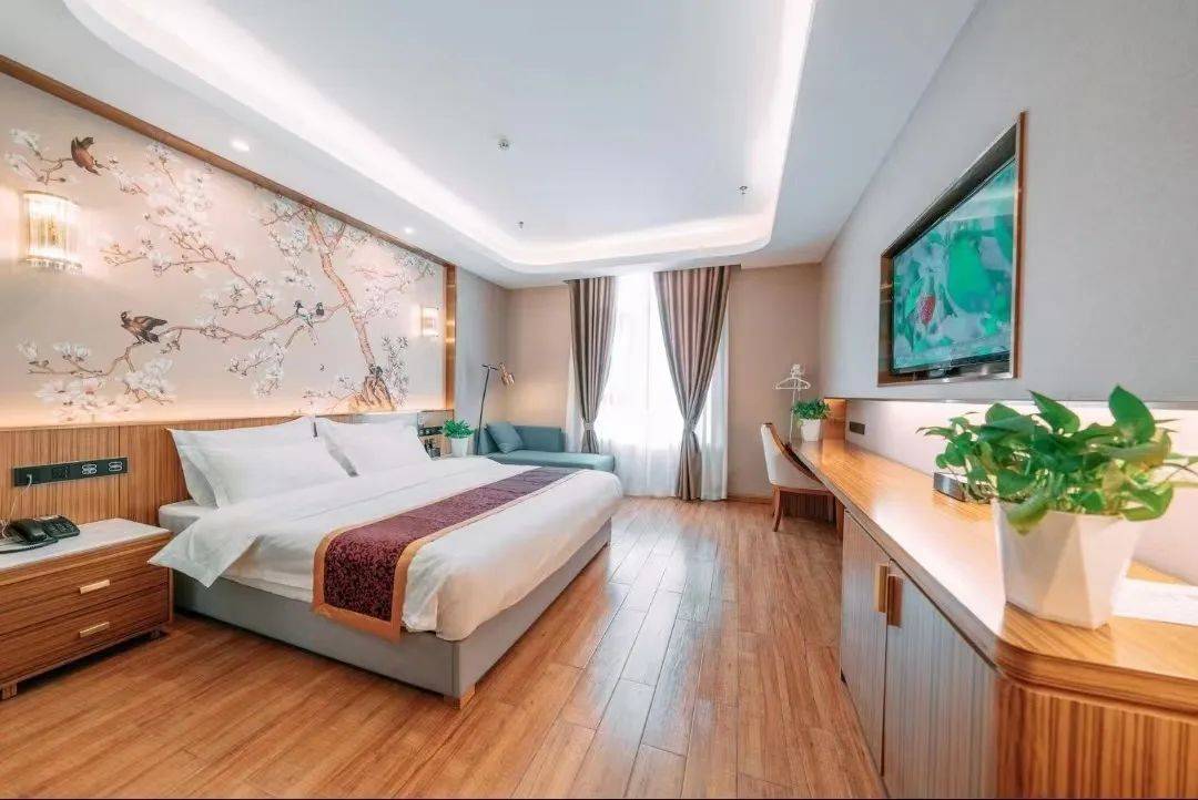 优惠时间:2024年4月4日—4月30日入住海棠酒店,颐中小院赠送"乌尔禾