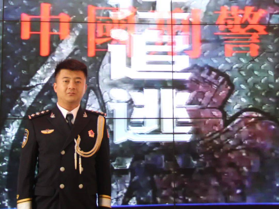 警星闪耀逃犯克星记灯塔市公安局大情报合成作战中心教导员王椿文