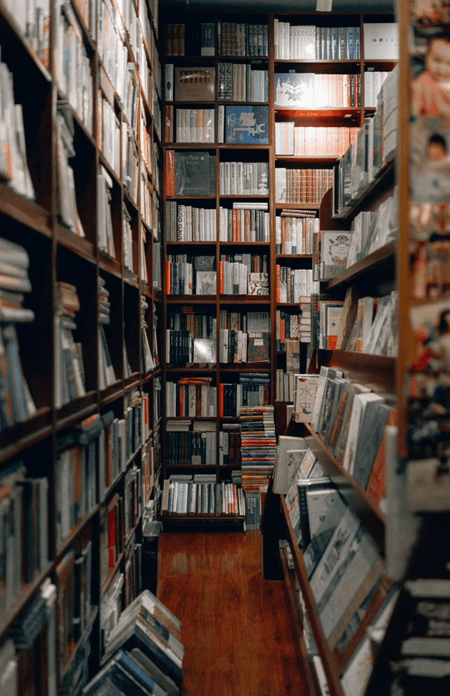 靠卖书买车成家开酒吧这位店主赚到了他想要的生活