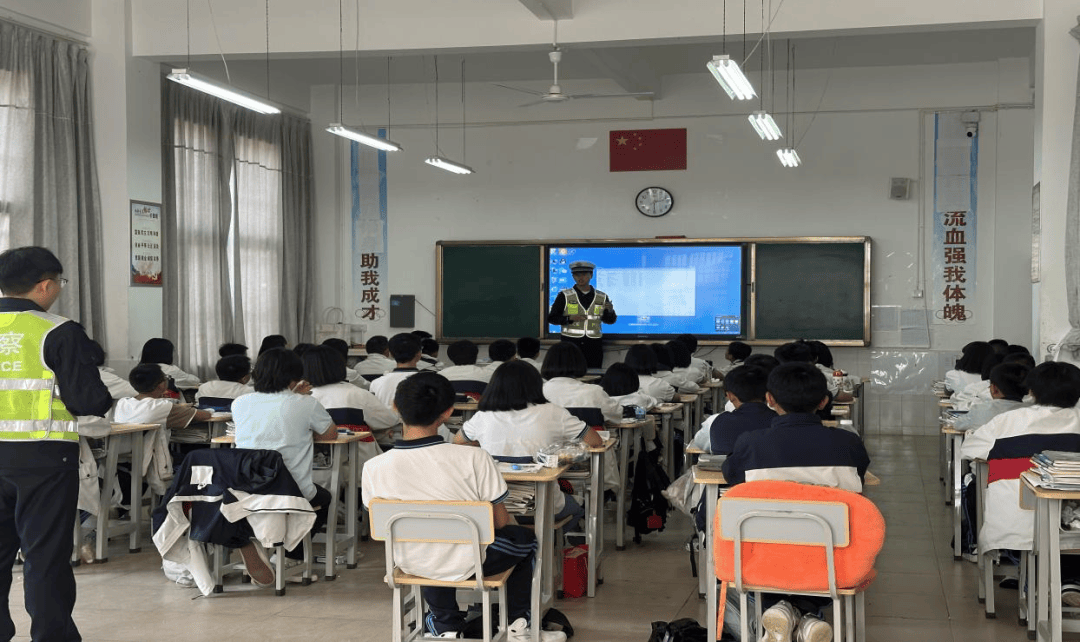 利剑护蕾江川在行动法治课堂联合开讲啦